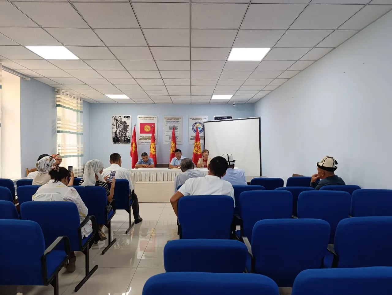 4-сентябрь Момбеков айыл өкмөтүндө Ноокен районунун прокурору С.Э.Ильясов жана Ноокен райондук эмгек, социалдык камсыздоо жана миграция башкармалыгынын башчысы А.Э. Сагындыкова  Момбеков айыл өкмөтүнүн башчысынын убактылуу милдетин аткаруучу, социалдык ма